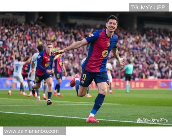 莱万状态火热欧冠赛场大放异彩射手榜领跑引发关注 莱万状态火热欧冠赛场大放异彩射手榜领跑引发关注